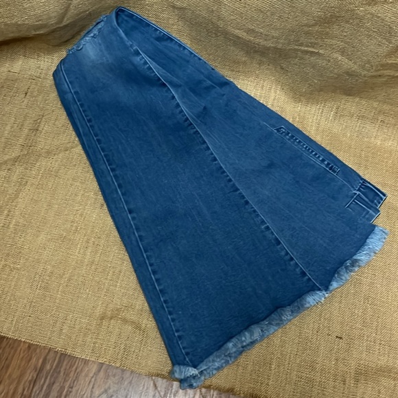 Bellbottom Jeans - Picture 5 of 11